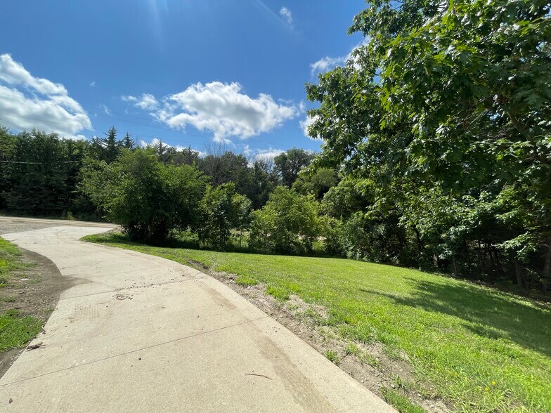 Building Photo - 13565 140th Ave