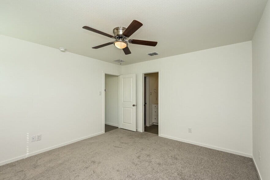 Building Photo - 10721 Revolver Dr