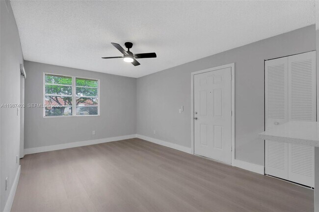 Building Photo - 1247 SW 46th Ave