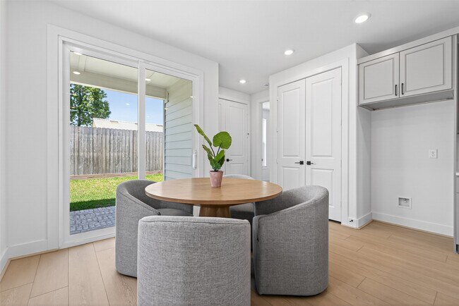 Building Photo - 4333 Avron Dr