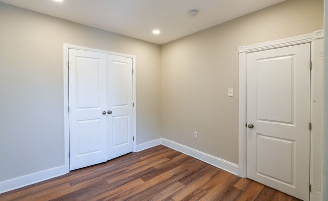 Building Photo - Amazing newly redone large 3 bedroom