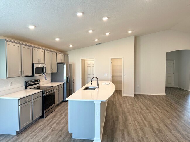 Building Photo - 4 Bedroom House For Rent in the Astonia Co...