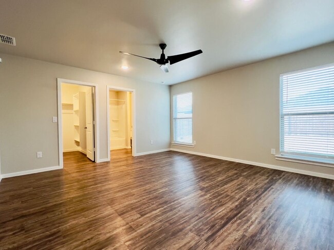 Building Photo - $500 MOVE-IN SPECIAL: New 3/2/2 in Frenshi...