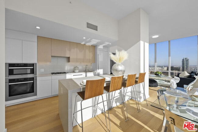 Building Photo - 877 Francisco St