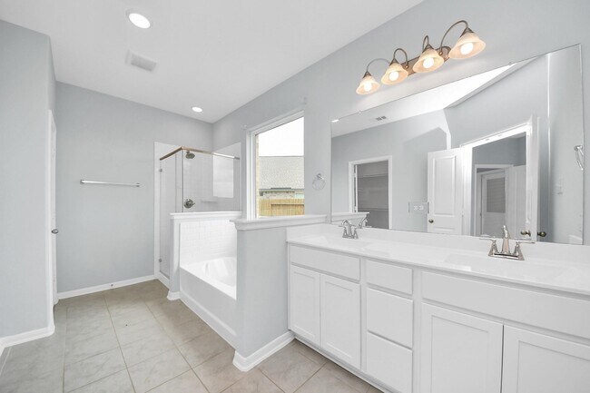 Building Photo - 208 Salange Ln