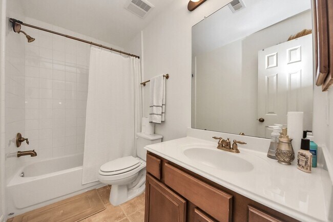 Building Photo - 17859 Camp Cove Dr