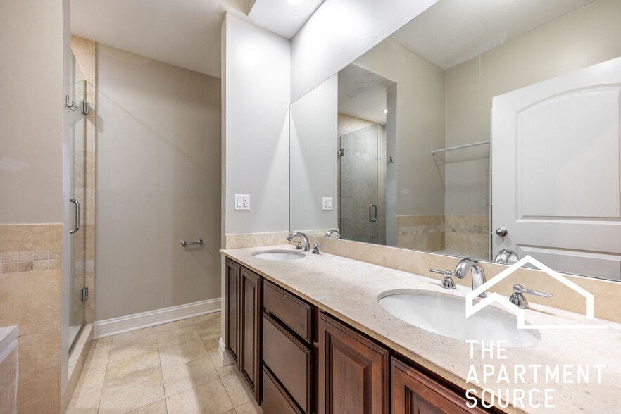 Building Photo - 2332 W Morse Ave