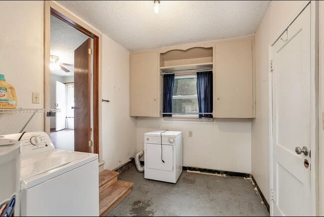 Building Photo - 312 S Poplar St