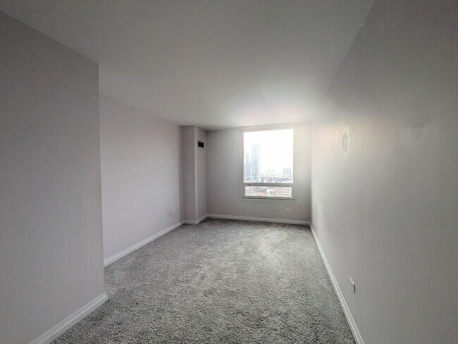 Building Photo - 33 W Ontario St