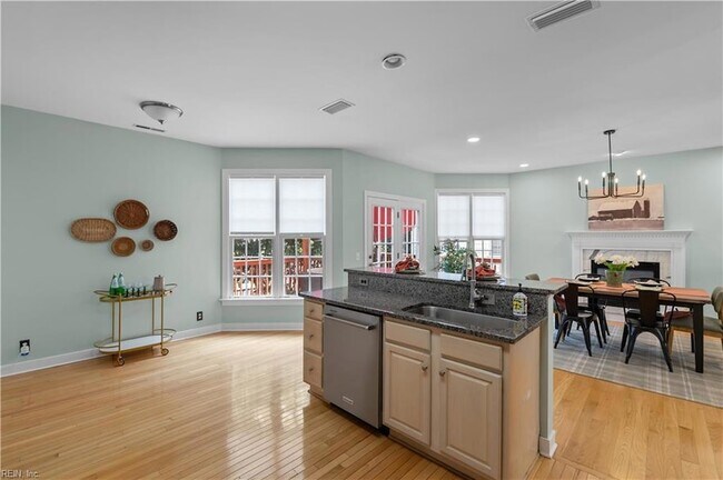 Building Photo - 232 Suri Dr