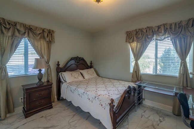 Building Photo - 1410 Encino Ave