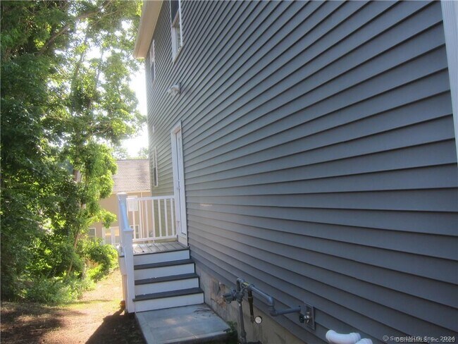 Building Photo - 574 Chopsey Hill Rd