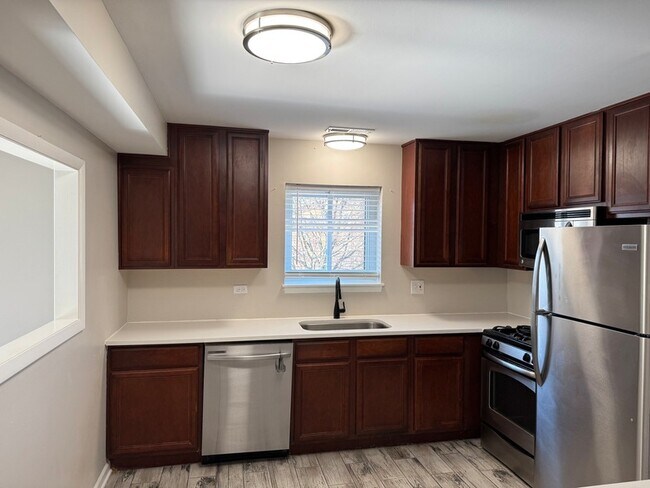 Building Photo - 2220 Abbeywood Dr