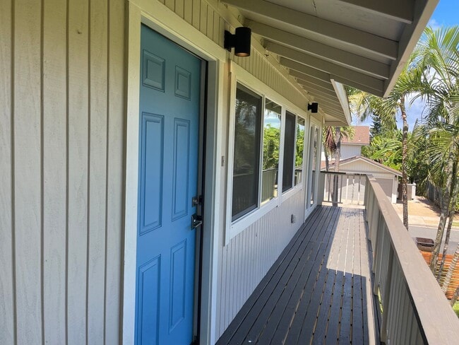 Building Photo - 2745 Puu Hoolai St