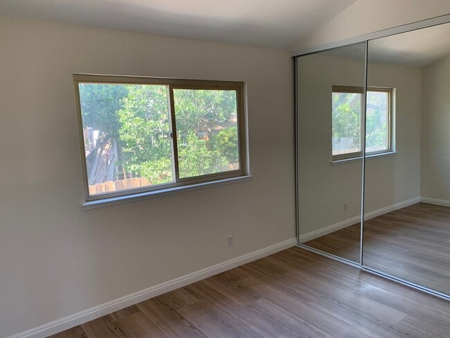 Building Photo - Charming Two-Story Home in Vista with Spac...