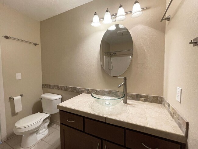Building Photo - Fantastic Main Level Condo w/Garage, Patio...