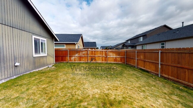 Building Photo - 1233 Southwest Carver Street