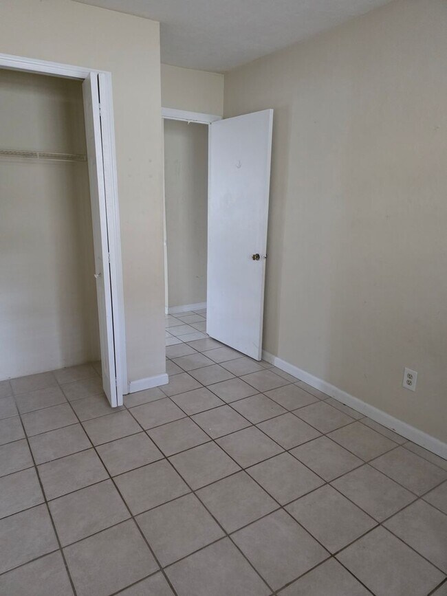 Building Photo - 3725 Sutor Ct