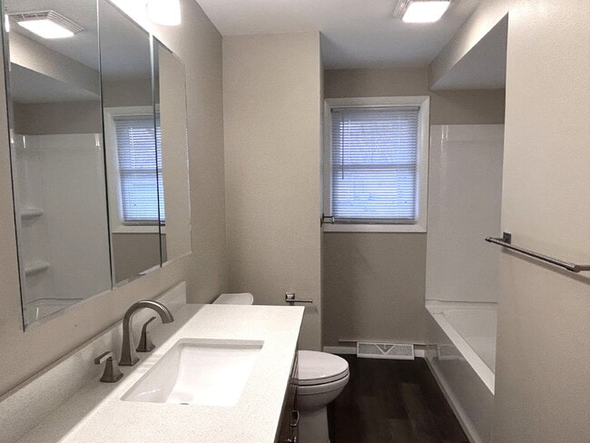 Building Photo - Fully Renovated 3 Bedroom Ranch!