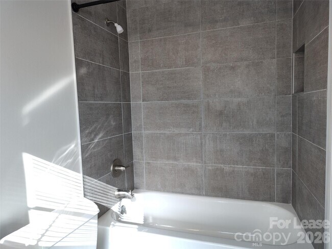 Building Photo - 2831 Mayfair Ave