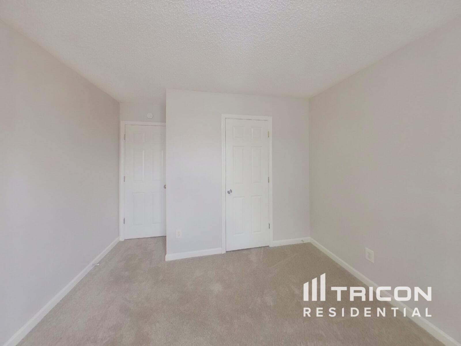 Building Photo - 7913 Four Oaks Ct