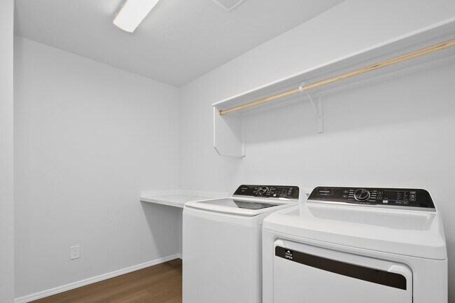 Building Photo - $200.00 Move in Special for September / Oc...