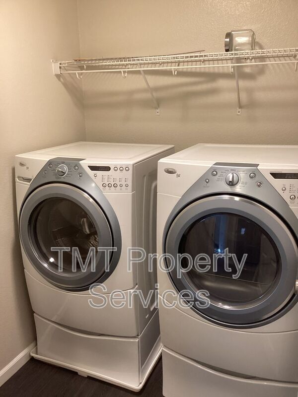 Building Photo - 530 Candela Cir