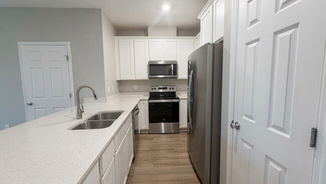 Building Photo - Orchard Park 3/2.5 Townhome Available Now || Convenient Location with Community Amenities