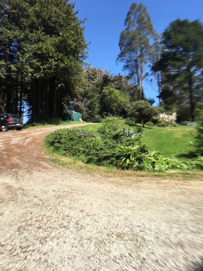 Building Photo - 221 Gillette Rd