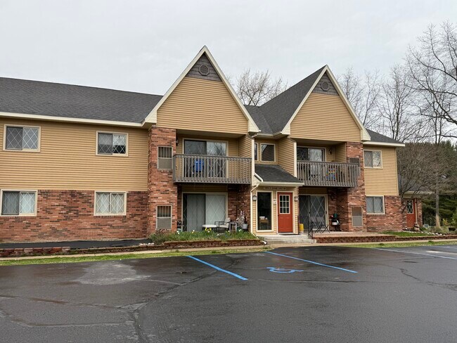 Building Photo - 7900 E Cedar Lake Dr