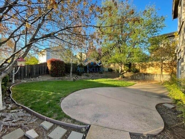 Building Photo - Charming 3-Bedroom Home in Desirable Folso...