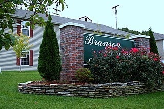 Building Photo - 3 Bedroom 2 Bath Apartment on the top floor in Branson, MO NEWLY RENOVATED