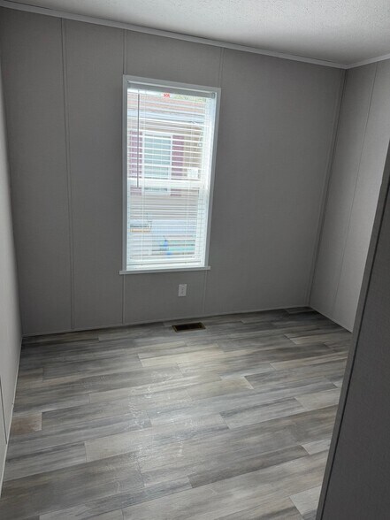 Building Photo - 14001 S Western Ave