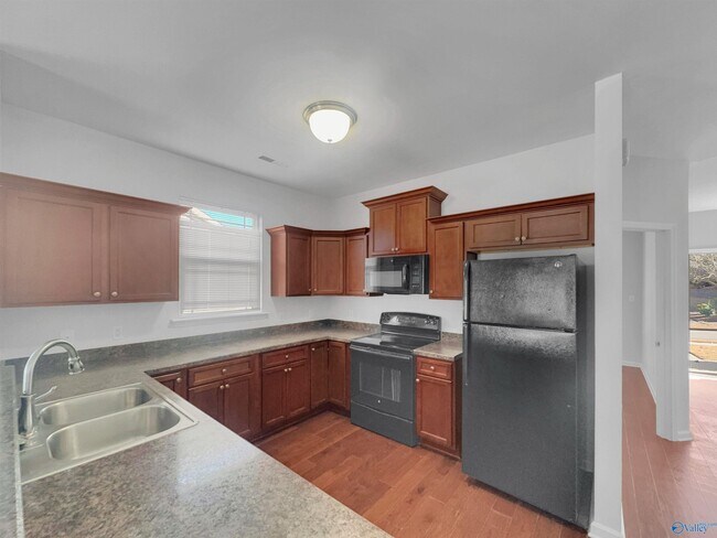 Building Photo - 411 Prom Dr SW