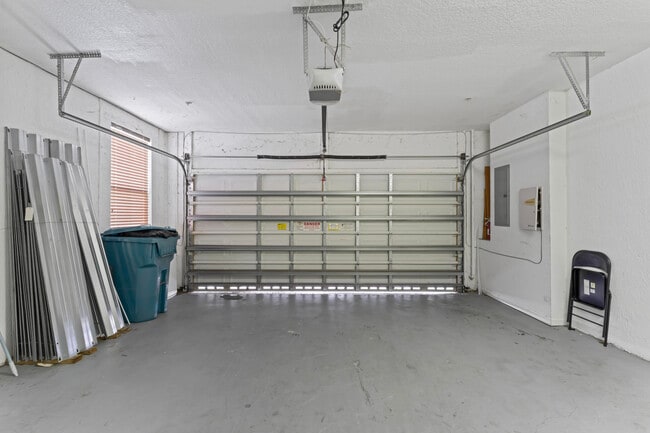 Building Photo - 1365 Vía De Pepi