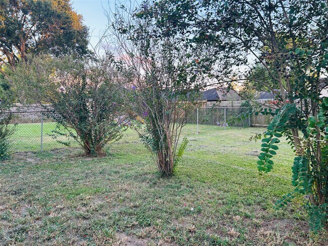 Building Photo - 7619 Vernwood St