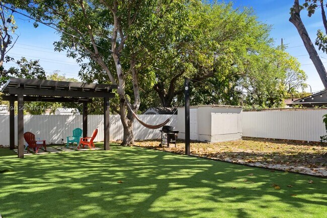 Building Photo - 445 SW 62nd Ct