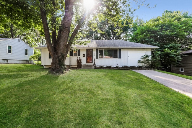 Primary Photo - 5728 Cedar Ave