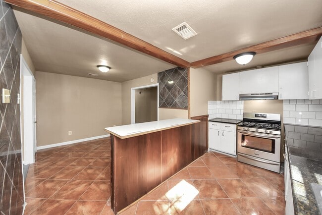 Building Photo - 2510 Delaware Ave