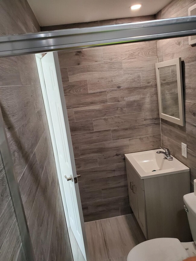 Building Photo - 224 NE 19th Ave