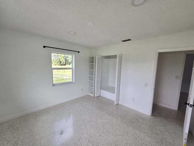 Building Photo - Beautiful Fort Pierce Home – Great Locatio...