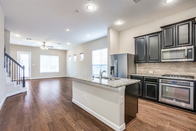 Building Photo - 22503 Miramar Bend Dr