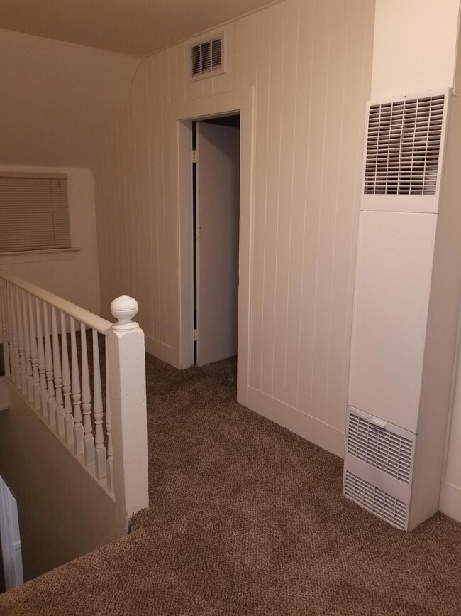 Building Photo - 10 N Touchet St