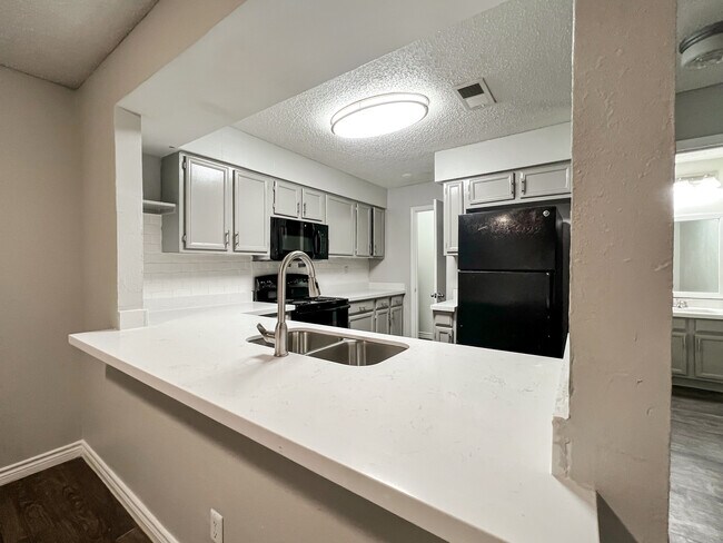 Building Photo - z-012226-The Reserve