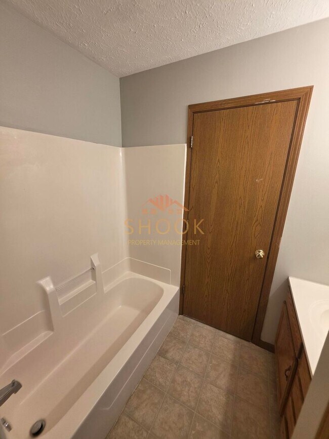 Building Photo - 2221 Bridgewater Cir