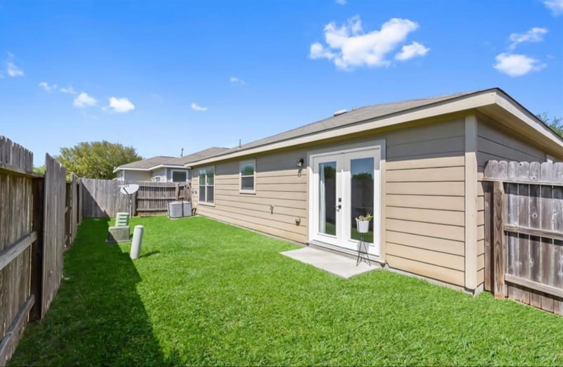 Building Photo - 16535 Burnell Oaks Ln