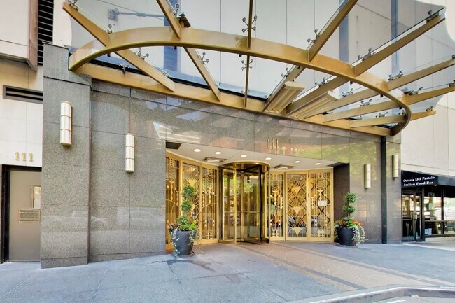 Building Photo - 111 E Chestnut St