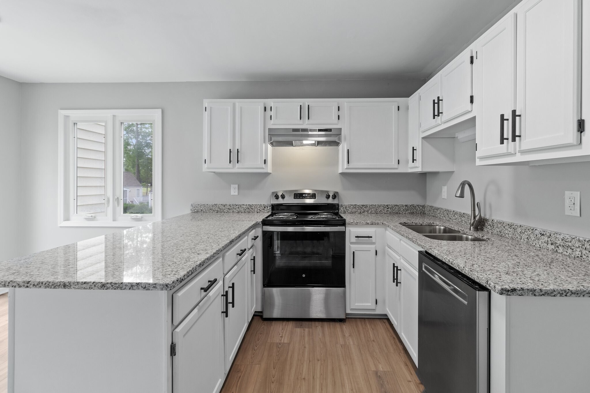 Building Photo - 325 Eastwood Dr