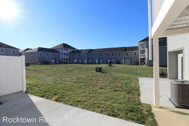 Building Photo - 3 br, 2.5 bath House - 3035 Locust Grove