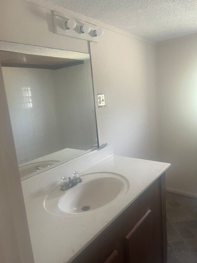 Building Photo - 2BR 1 BA Mobile Home Mary Esther $1100 m/o